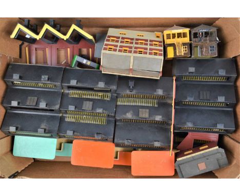 Hornby-Dublo 00 gauge Track Buildings and accessories (qty), Left and Right hand 3-rail points (12), 3-rail turntable, in ori