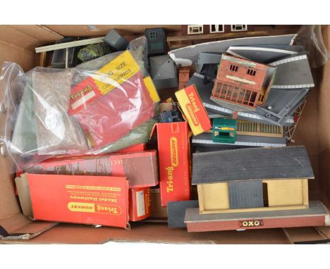 Tri-ang 00 Gauge King Size Colourings scenic scatter material Locomotive Rolling Stock accessories and wooden buildings, eigh
