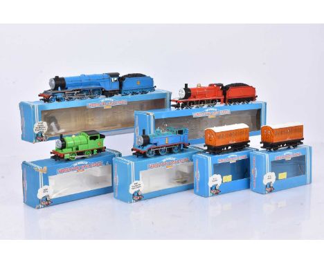 Hornby 00 Gauge Thomas the Tank Engine Series Steam Locomotives and coaches (6), R852 James the Red Engine, R383 Gordon the B