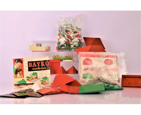 Quantity of loose Bayko, including Roofs, bases, roof ends, various windows, doors, red and white bricks (various sizes), Ste
