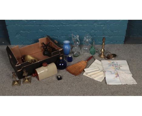 A box of miscellaneous. To include glassware, linen napkins, and a brass table lamp etc.  