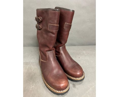 A pair of Vibram hunting steel toe cap boots size 11 