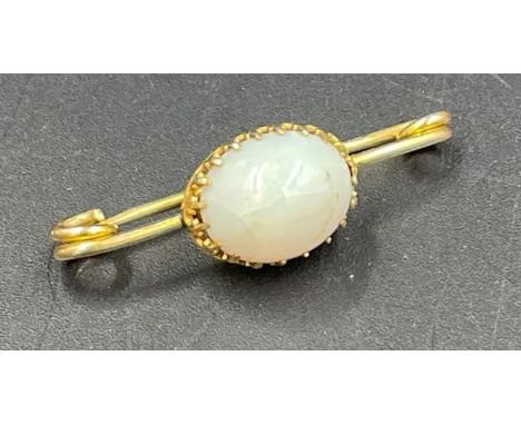 An Opal brooch on 9ct gold (2g)