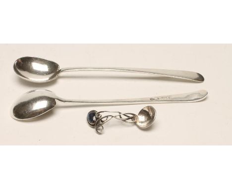A COMPOSITE PAIR OF SILVER ARTS AND CRAFTS PRESERVE SPOONS, maker Barker Bros., Chester 1908/1920, with heart shaped bowls, 5