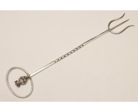 A SILVER MUFFIN FORK, maker's mark W.A., Birmingham 1919, the oval loop handle with Lincoln Imp finial, on a wrythen fluted h