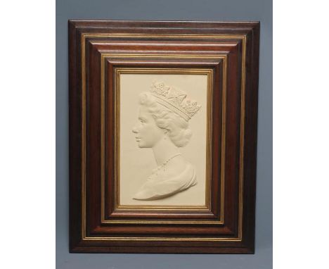 ARNOLD MACHIN FOR ROYAL WORCESTER - "Portrait of Her Majesty Queen Elizabeth II", a plaque to commemorate the Silver Jubilee 
