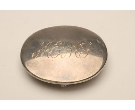 A LATE VICTORIAN SILVER SNUFF BOX, maker's mark SC, London 1893, of plain cushion form, the hinged cover engraved "MEMS", wit