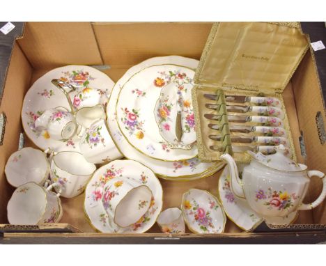 A Royal Crown Derby Posies dinner and tea service, including small teapot, dinner and side plates, cups, saucers, cake stand,