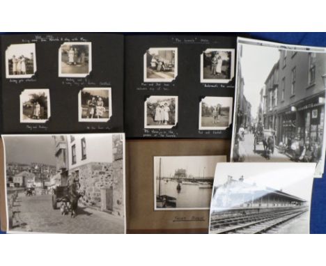 Photographs, 11 vintage albums housing an interesting collection of late 19th/early 20thC photographs to include WW1 military