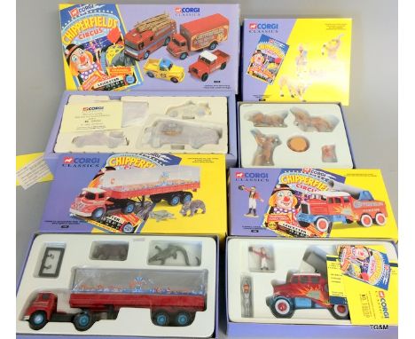 Corgi Classics Chipperfields Circus Horse, Canon & Ring Master 17801, Articulated Trailer with Animals 14201 and Land Rover,M