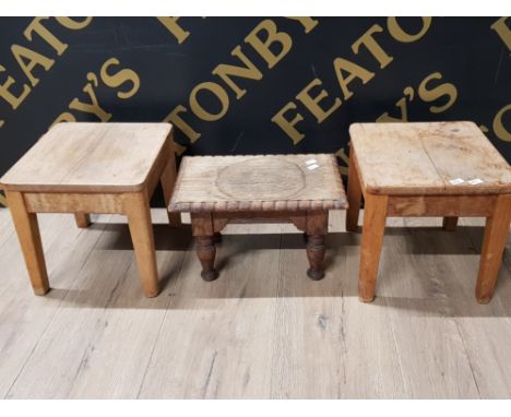 SMALL CARVED OAK FOOTSTOOL 18CM HEIGHT PLUS 30CM X 20CM TOP TOGETHER WITH A PAIR OF LIGHT OAK FOOTSTOOLS