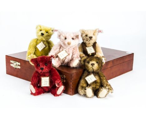 A Steiff limited edition Baby Bear Set 1994-1998, 1147 of 1847, in original wooden box with certificate (a bit dusty)