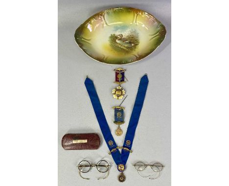 9CT GOLD & ENAMEL BUFFALO MEDAL, inscription on back dated 1923, 5.3gms, other silver gilt and enamel Buffalos medals and two