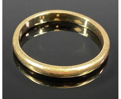 9CT GOLD WEDDING BAND, size R-S, 2.6gmsProvenance: private collection Ynys Mon