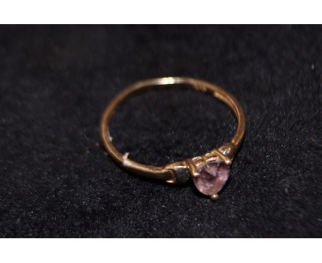 9ct Gold &amp; amethyst ring Size N 