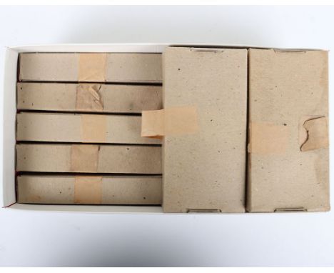 WW2 US.Army Microphones in Boxes: Mint unissued microphones with neckpiece clips in original box with details to side. 12 ite