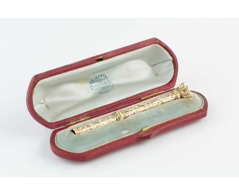 A late 19th century yellow metal propelling pencil, engraved with scrolling foliage and with hardstone seal terminal, 9.3cm, 