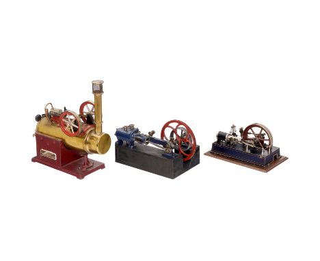 2 Dampfmaschinen von Bing, um 1930Bing Werke, Nürnberg. 1) Stationäre Lokomobile, Messingkessel, Länge 27 cm, feststehender Z