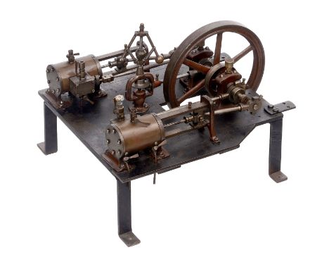 Große Zwillings-Dampfmaschine, um 1920Gußmetall und Stahl, Zylinder Ø jeweils 6,7 cm, Kreuzkopfführungen in Gleitlagern, Schi