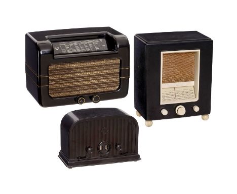 3 deutsche Röhrenradios mit Bakelitgehäusen1) Blaupunkt 4W29, um 1939, Ideal-Werke AG, Berlin, 3 Röhren, Langwelle und Mittel