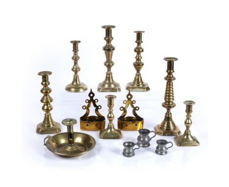 Collection of brassware  to include: knopped candlesticks, the tallest measures 30.5cm high, chamber stick, pewter measures e