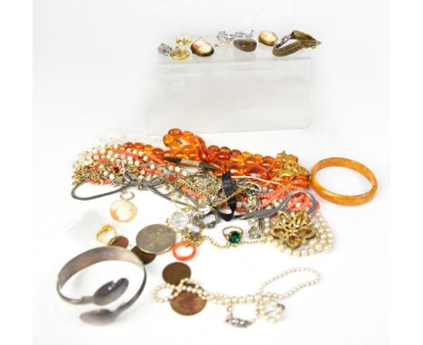 Various items of antique, vintage and modern costume jewellery to include an amber-style necklace, Scottish agate brooch, sim