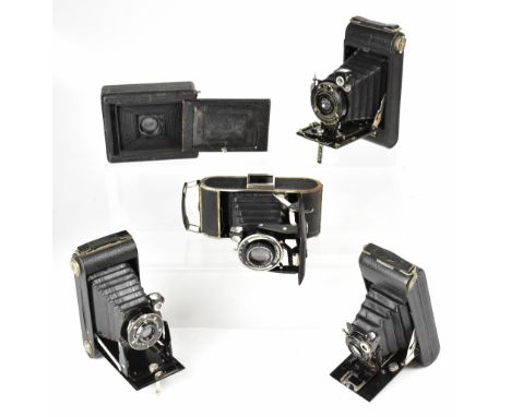 A collection of folding cameras to include a No.1 Pocket Kodak, a Voigtlander Vessa and a Kodak 6-20 Junior, etc (5). 