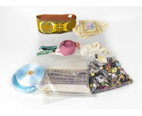 A large quantity of early/mid-20th century buttons to include linen examples, corded examples, metal buttons, silk fabric but