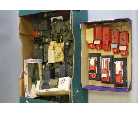 A QUANTITY OF BOXED, UNBOXED AND ASSORTED PLAYWORN SOLIDO DIECAST MILITARY VEHICLES, including items from the Famous Battles 