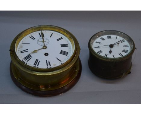 A G.P.O. CIRCULAR RAILWAY POST OFFICE CARRIAGE CLOCK, CG '26 235 No.1, key wind white enamel dial with Roman numerals, s.d., 