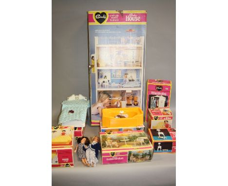 A COLLECTION OF PEDIGREE SINDY TOYS AND ACCESSORIES, to include boxed House 44570, Garden Furniture 44386, Wardrobe 44502, Be