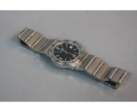A ROTARY GENTS WRISTWATCH, on a stainless steel strap, Ref - 11414 BATT UC344