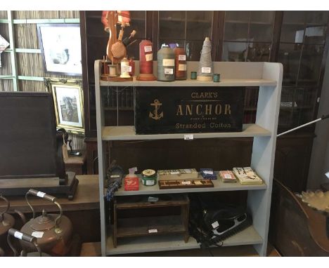 A group of assorted collectors' items to include a Clark's anchor cotton box, cotton reels, a cribbage board, dominoes, a pai