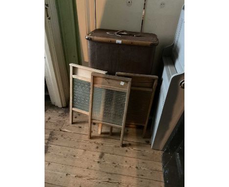 A wooden bound canvas travelling trunk, width 84cm, with three washboards (4)