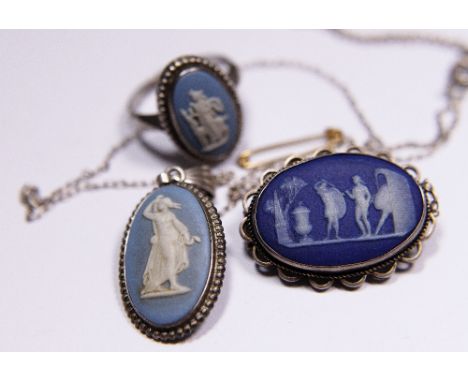 Three pieces of silver jasperware set jewellery, ring, pendant and brooch 