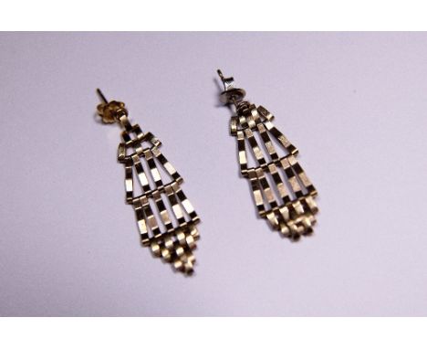 Pair of 9ct gold gate earrings, L~ 4.5cm, 1.9g