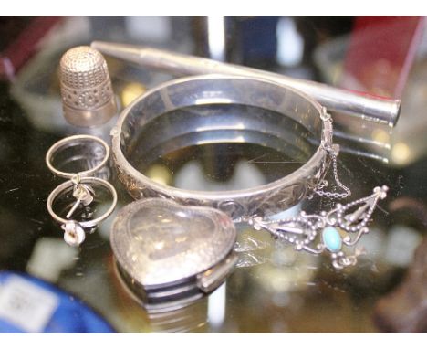 Box of hallmarked silver items including silver pen, thimble, brooch and bangle etc total weight 55g