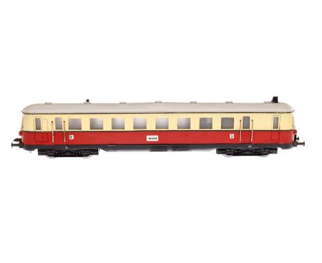 Fleischmann Triebwagen 1371, Spur H0, 2-Leiter, creme/rot, Dach besch., Alterungsspuren, Z 3