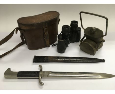 A German WW2 bayonet, a pair of binoculars and a lamp (3).