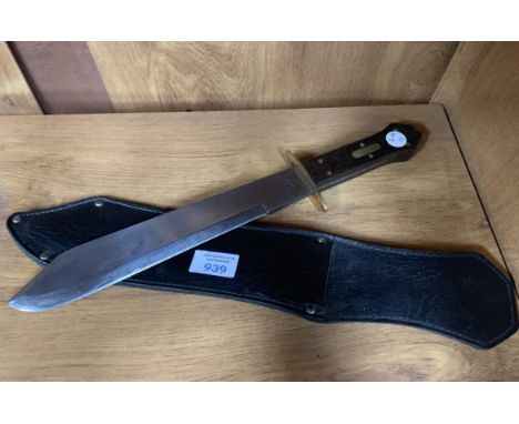 A VINTAGE DAGGER WITH SKULL MARK DETAIL AND LEATHER SLEEVE 