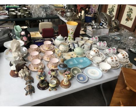 A LARGE COLLECTION OF CERAMICS TO INCLUDE CUPS AND SAUCERS, FIGURINES , WEDGWOOD ETC 