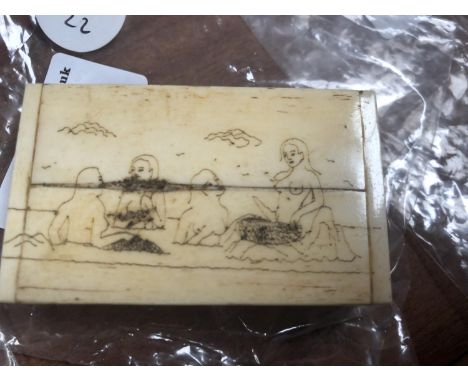 AN ORIENTAL BONE SCRIMSHAW SNUFF BOX 