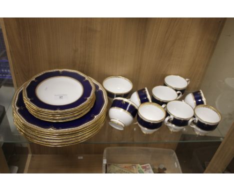 A ROYAL WORCESTER DIPLOMAT DINNER SERVICE 