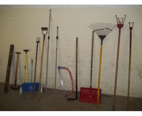 A SELECTION OF HAND GARDEN TOOLS