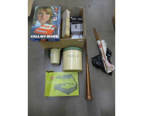An assortment of vintage games, dominoes, coaching horn, etc.**PLEASE NOTE THIS LOT IS NOT ELIGIBLE FOR POSTING AND PACKING**