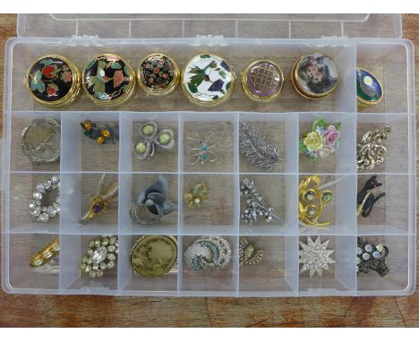 Vintage brooches and pill boxes 