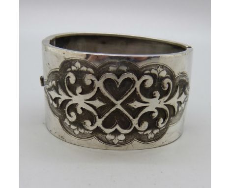 A wide Victorian silver bangle, Birmingham 1882, 42g, 37mm deep, opening 49mm x 57mm 