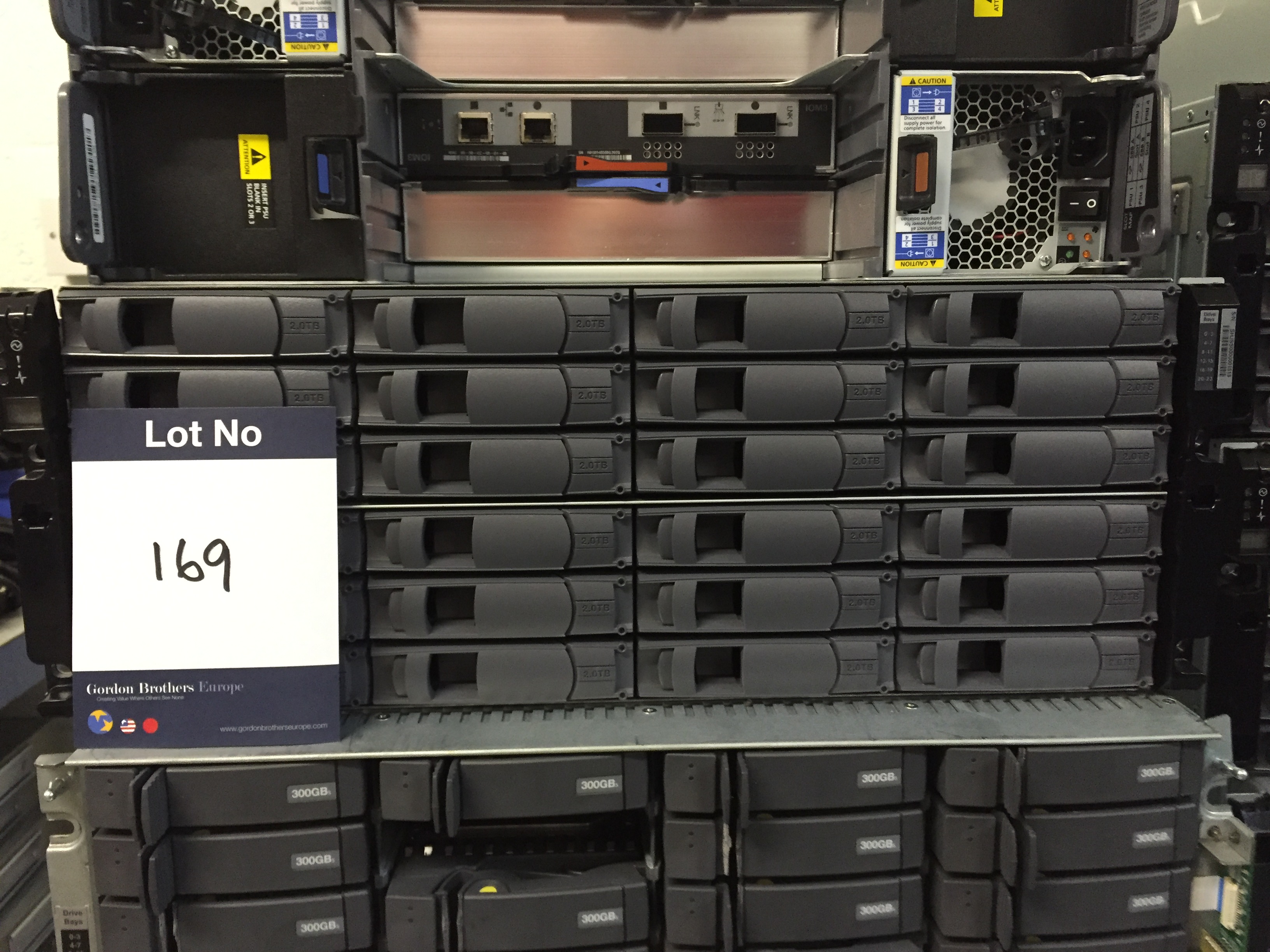 NETAPP DS4243 Disk Storage Shelf Complete with the following