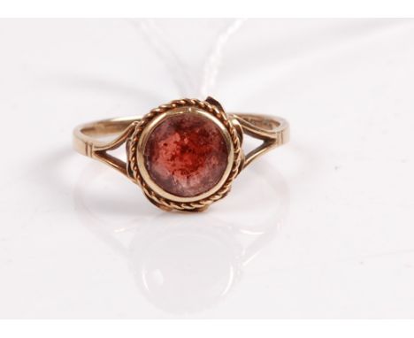 A vintage 9ct gold round cut ruby set ring, 1.9g, size Q