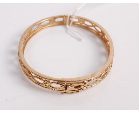 A modern 9ct gold openwork hinge bangle, 13.3g, w.69mm
